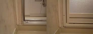浴室中折ドア修理、交換　名古屋
