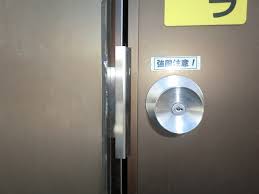 侵入盗による被害　ドア防犯対策　施工事例　名古屋市