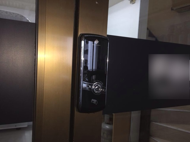 事務所入口ドアの防犯対策　電子錠取付工事　施工例　名古屋