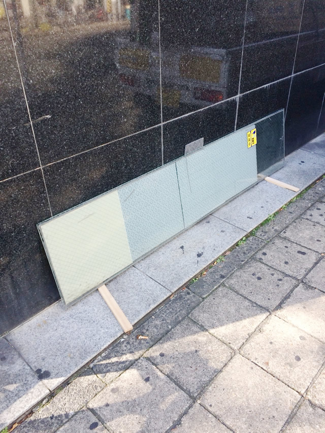 名古屋市中区ビル店舗 ガラス取替え、ダイノックシート貼付け工事　施工後