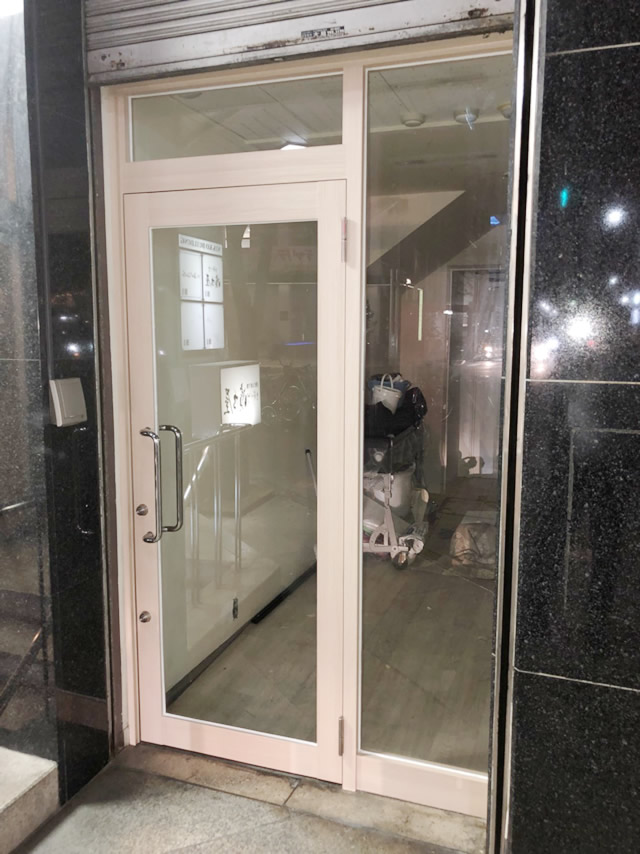 名古屋市中区ビル店舗 ガラス取替え、ダイノックシート貼付け工事　施工後