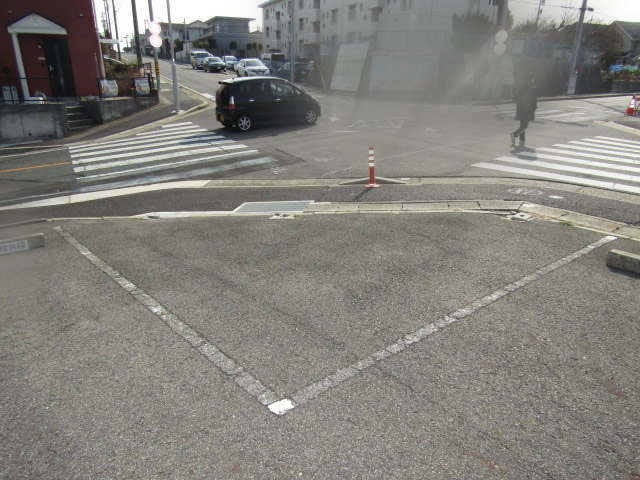 名古屋市名東区　月極駐車場　無断駐車・不法投棄防止　フェンス設置工事　施工前