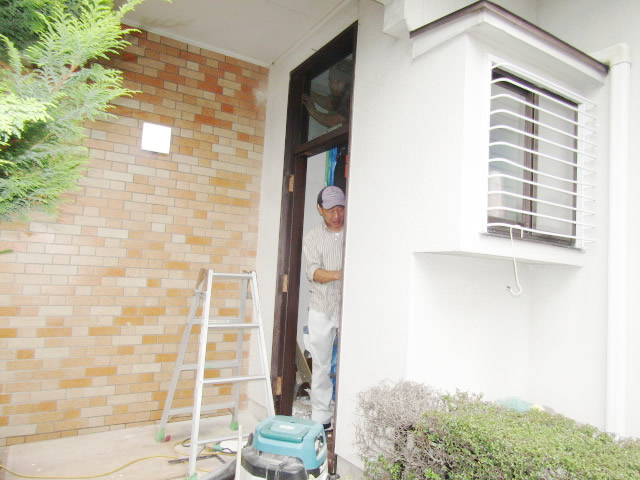 名古屋市緑区　リクシル　リシェント玄関ドア　親子ランマ付　M17型　取替工事　施工中
