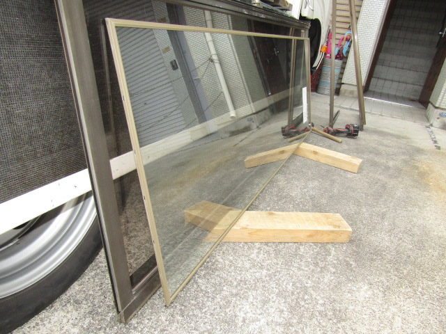 名古屋市西区　真空ガラス　スペーシア　日本板硝子製　取り替え工事　施工中