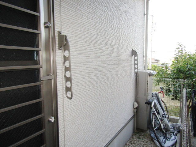 名古屋市緑区　リクシル　壁付き物干し　標準タイプ　495mm 施工後