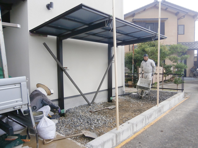 名古屋市千種区　サイクルポート新設　フーゴＦミニ　土間打ち工事　施工中