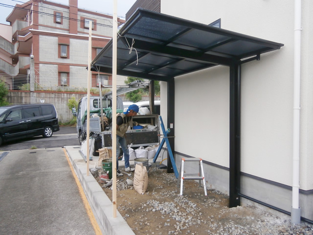 名古屋市千種区　サイクルポート新設　フーゴＦミニ　土間打ち工事　施工中