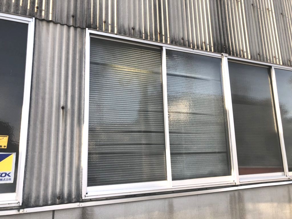 名古屋市熱田区 ガラス割れ替えの緊急対応を行いました！（工場）完成！
