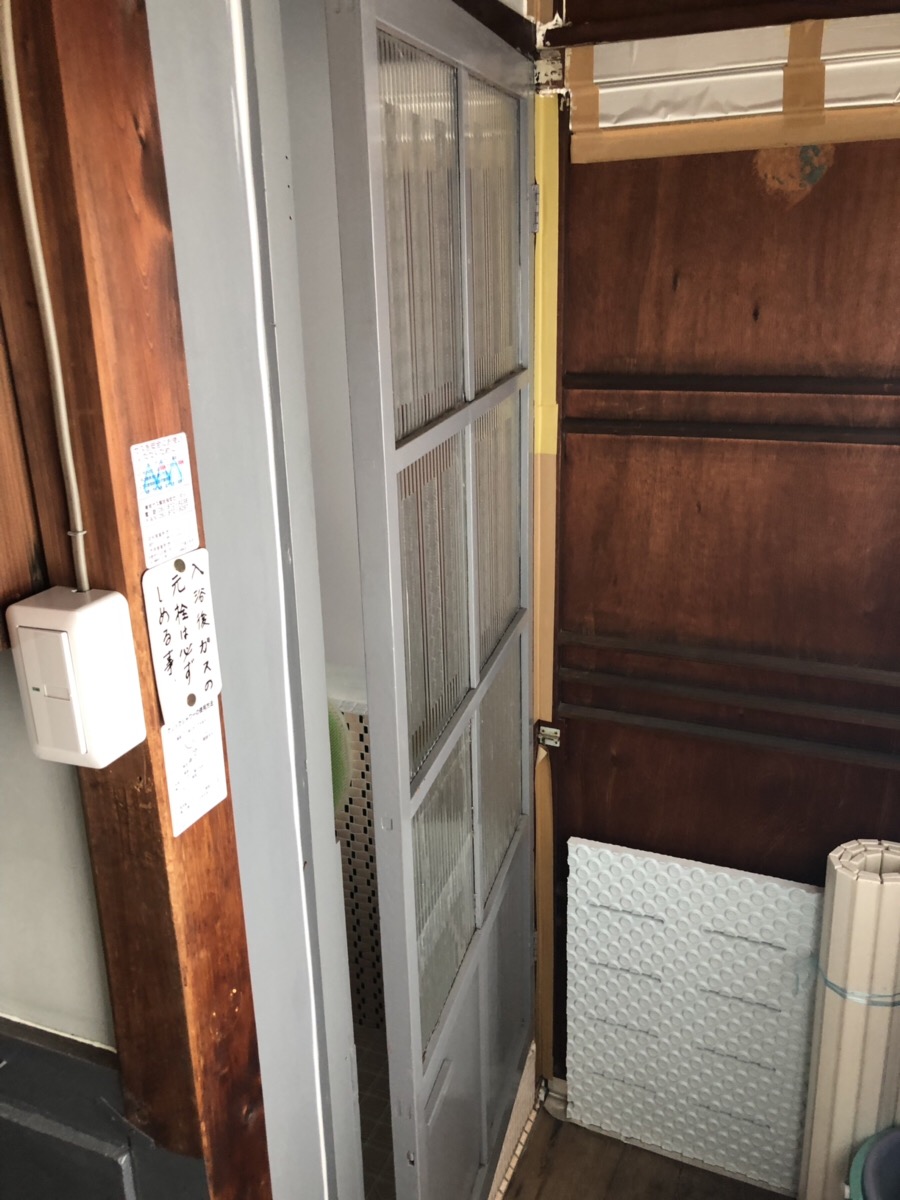 名古屋市南区 浴室中折ドア交換工事の施工事例