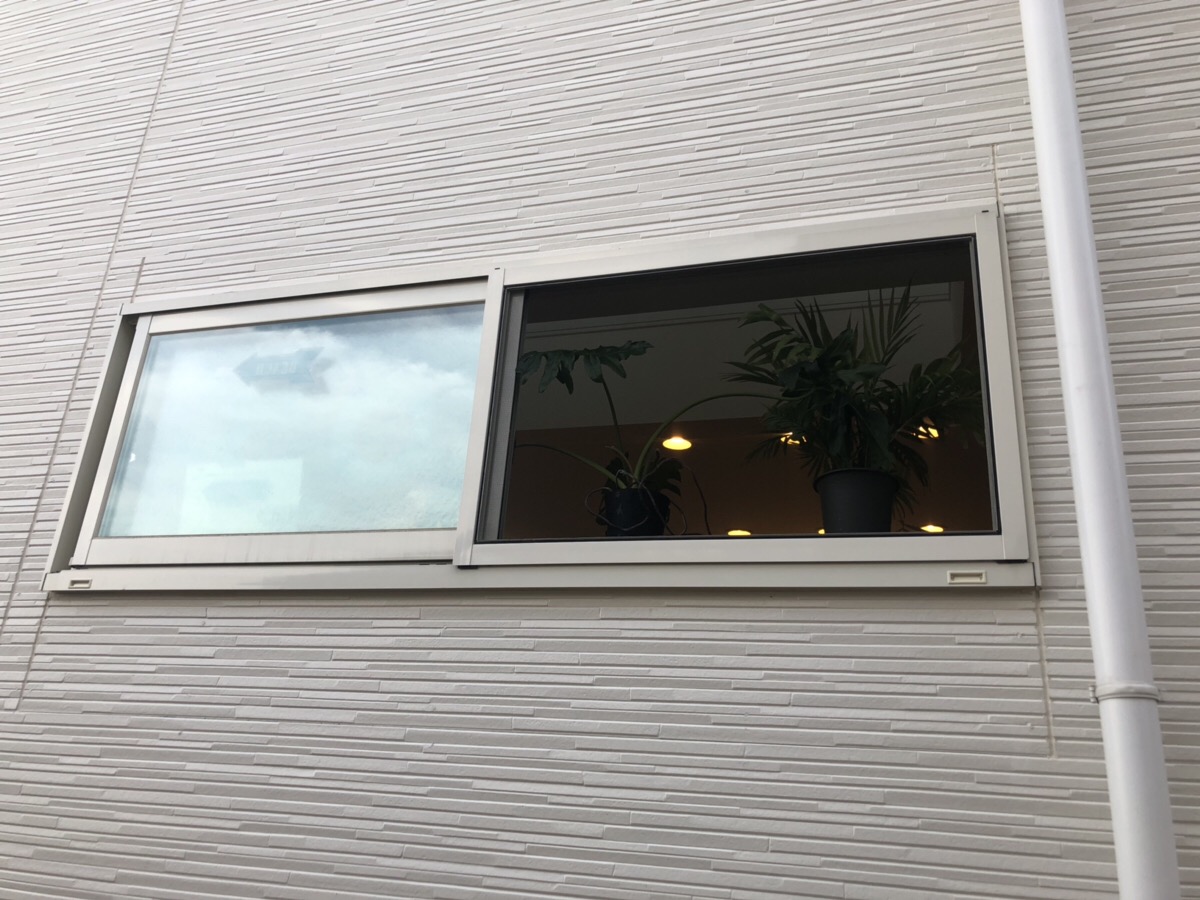 豊田市 窓に目隠し可動ルーバー格子取り付けの施工前