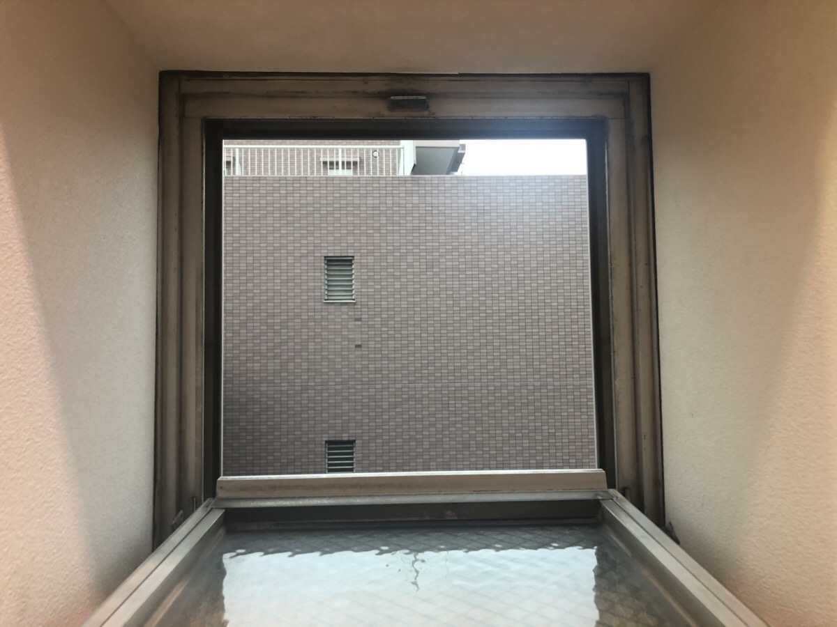 名古屋市西区 A社様 工事 内倒し窓からルーバー窓へカバー工法で取替え