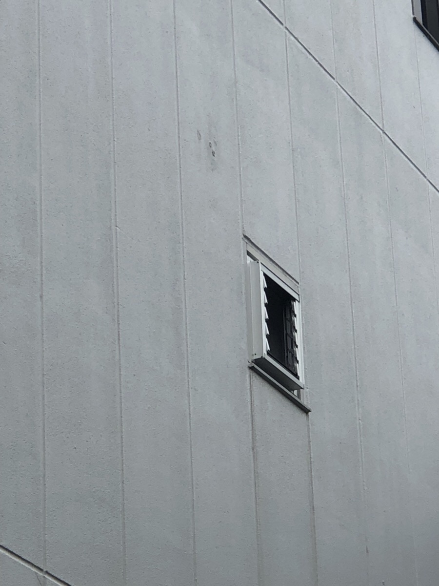 名古屋市西区 A社様にてルーバー窓へカバー工法工事例 外観