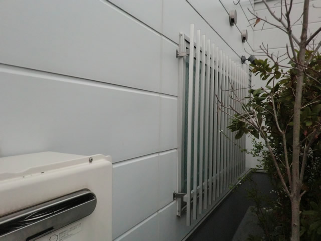 １階浴室窓への防犯対策　アルミ面格子取付工事　清須市