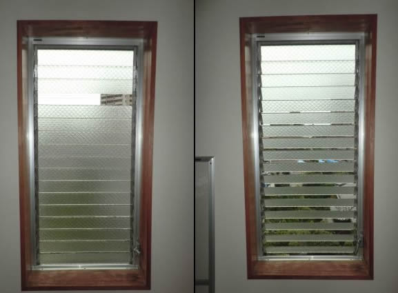 ガラスルーバー窓の修理、交換　名古屋市