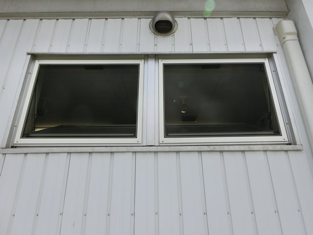 網戸新設工事　排煙内倒し窓に固定網戸　名古屋市南区