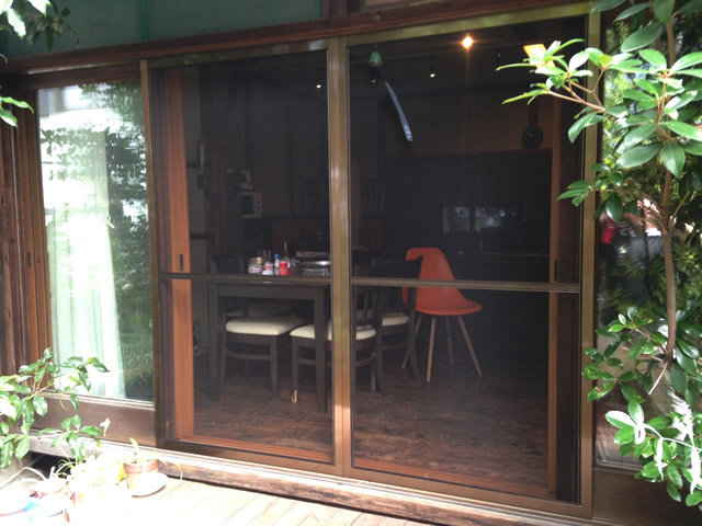 木製窓への網戸取付工事　４枚建て窓用網戸　名古屋市千種区