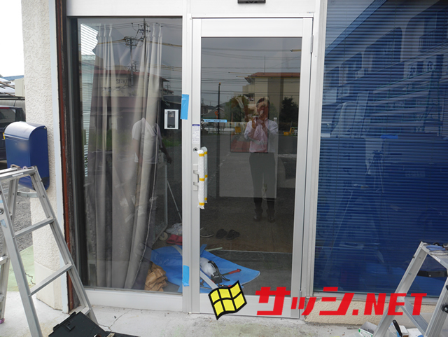 自動ドアから片開きアルミ框ドアに取替工事　名古屋市中川区
