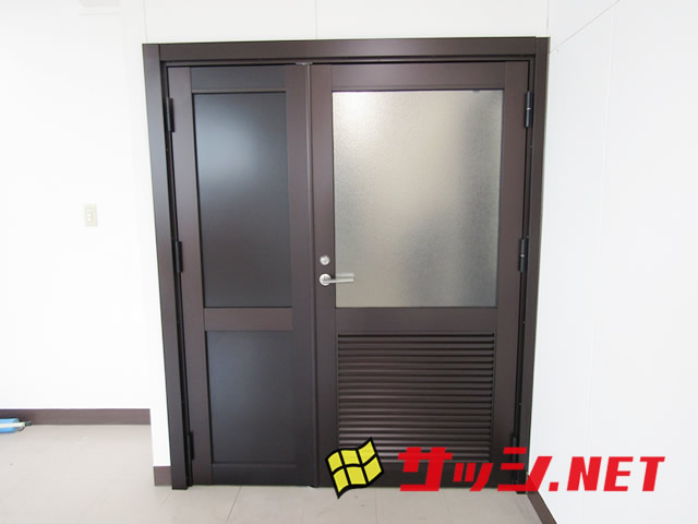 事務所入口ドア取替工事　木製ドアからアルミドアへ　名古屋市中区