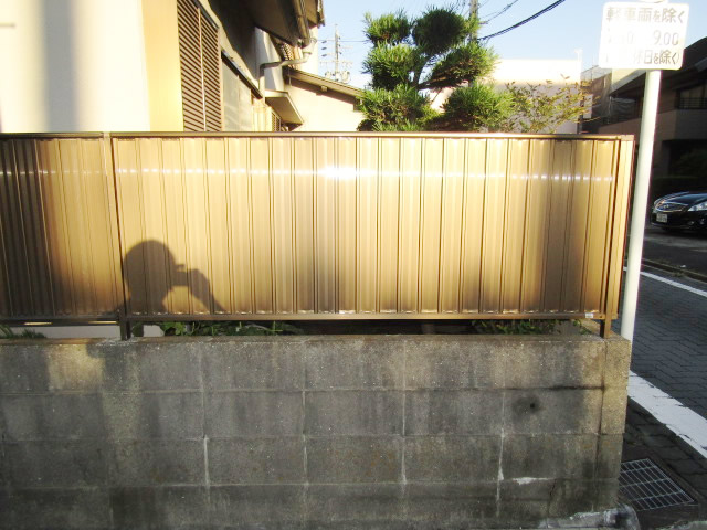 名古屋市港区　囲いフェンス修理