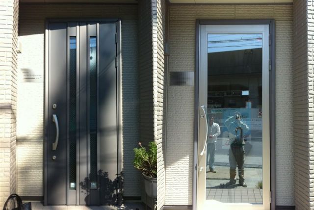 事務所ドア取替工事　アルミ框ドア　名古屋市