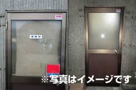 事務所入口ドア　ガラス修理　ドロボウによる被害　名古屋市
