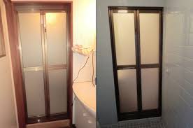 カバー工法による浴室中折れドア取替え工事　名古屋市