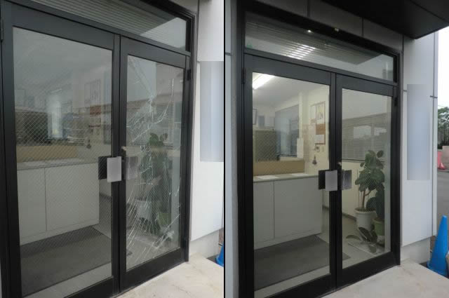 事務所入口　アルミ両開きドアのガラス修理、交換　名古屋市