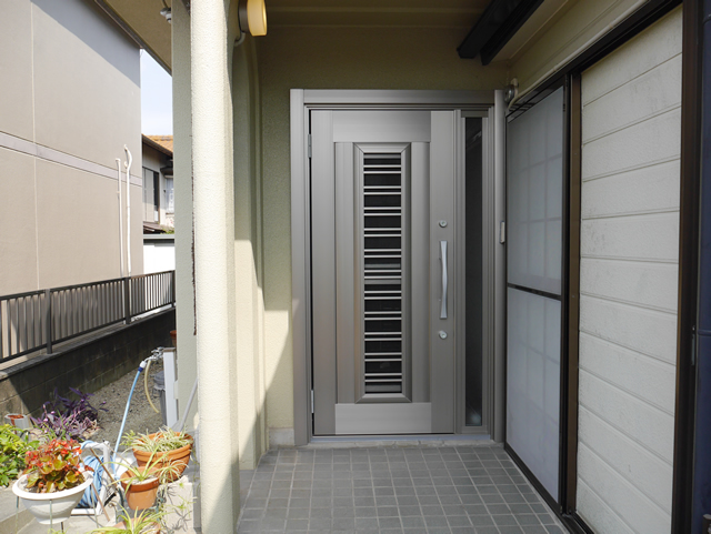 玄関ドアのリフォーム工事　ＬＩＸＩＬリシェント　名古屋市緑区