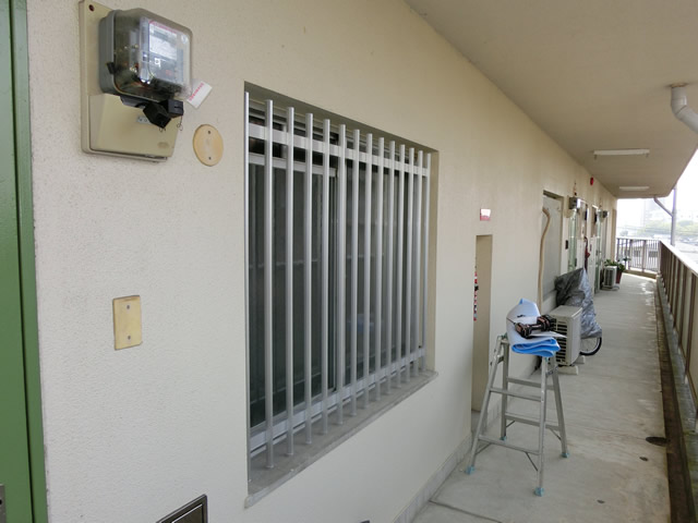 窓の防犯対策工事　アルミ面格子（タテ格子）　名古屋市北区